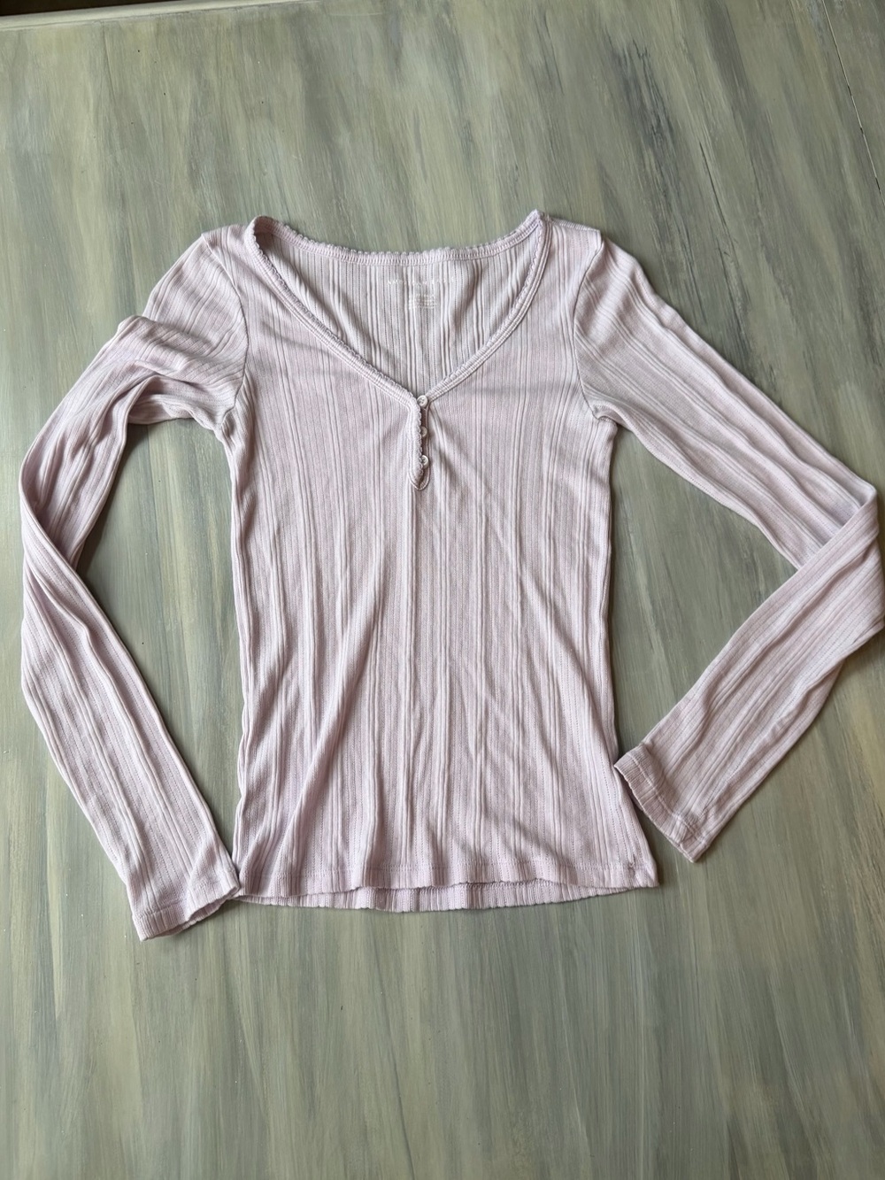 American Eagle Light Lilac Pink Ribbed Long-Sleeve V-Neck Top Buttoned Small